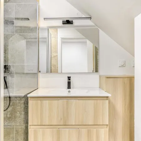 Apartment Cote Palais - Standing - Climatisation - Rdc *